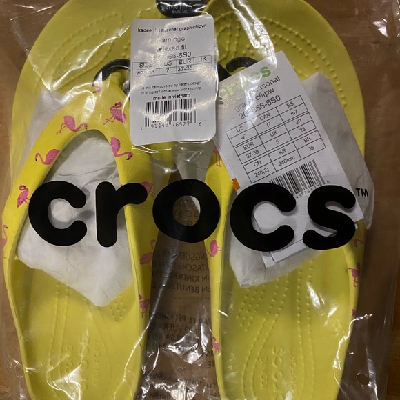 Women’s Yellow Crocs w/Pink FLAMINGOS Print Flip Flops Sandals Kadee II - Picture 6 of 8